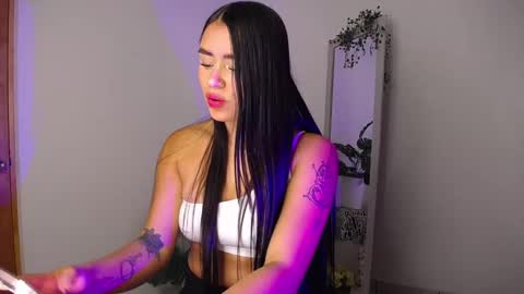 Mily Ortiz online show from February 4, 5:50 pm