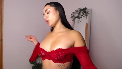 Mily Ortiz online show from November 8, 5:49 pm