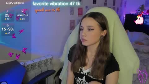 Snapshot of milyamess chatting on March 3, 8:43 pm Emily online show from March 3, 8:43 pm