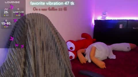 Snapshot of milyamess chatting on October 18, 7:18 pm Emily online show from October 18, 7:18 pm