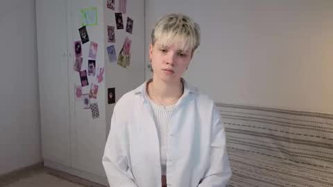 Snapshot of mimipuff chatting on October 16, 12:38 pm Sonya online show from October 16, 12:38 pm