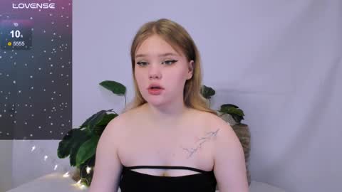 hi Im Mina  online show from March 4, 1:45 am