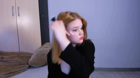 hi Im Mina  online show from September 28, 12:14 pm