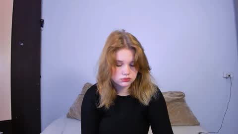 hi Im Mina  online show from September 24, 11:50 am