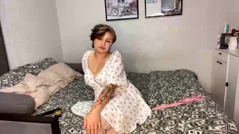 Luna Moon online show from October 9, 6:13 pm