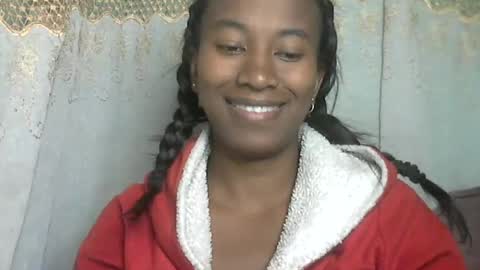 minouch211907 online show from June 13, 3:28 am
