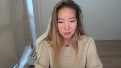 mira_g online show from November 12, 12:40 pm