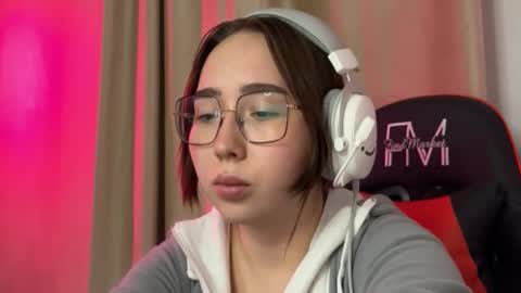 Snapshot of mira_light_ chatting on October 20, 3:17 pm mira_light_ online show from October 20, 3:17 pm