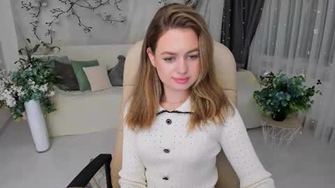 Snapshot of miraclecurly chatting on October 22, 8:10 pm Emma online show from October 22, 8:10 pm