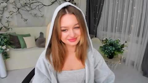 Snapshot of miraclecurly chatting on October 21, 7:50 pm Emma online show from October 21, 7:50 pm