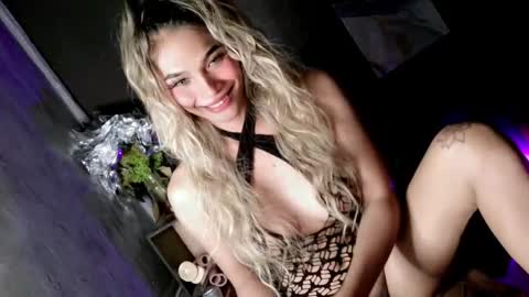 Zoey online show from June 6, 4:24 pm