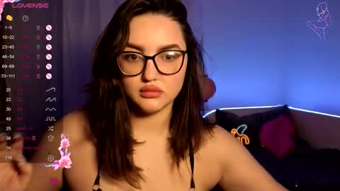 miraluccian online show from December 17, 3:46 am