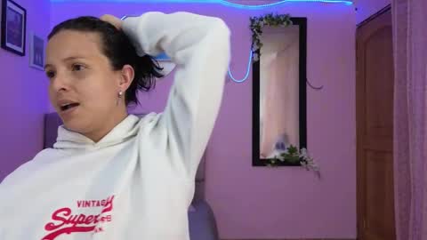 misofialeal online show from October 16, 7:24 pm