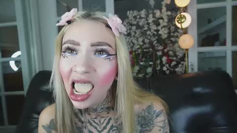 miss___angel online show from February 4, 11:14 am