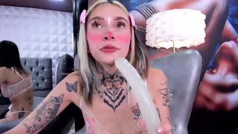 Snapshot of miss___angel chatting on March 5, 6:23 pm miss___angel online show from March 5, 6:23 pm