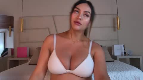 miss__ary_ online show from June 6, 12:11 pm