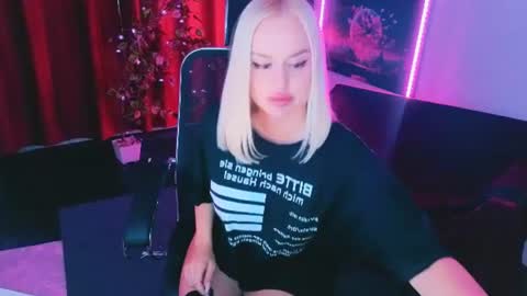 miss_alice_silver online show from July 16, 6:33 pm