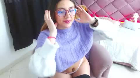 Snapshot of miss_issaa chatting on October 5, 9:44 pm Isabella online show from October 5, 9:44 pm