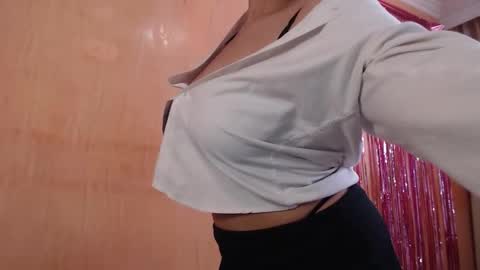 lilieth  online show from November 4, 4:30 pm