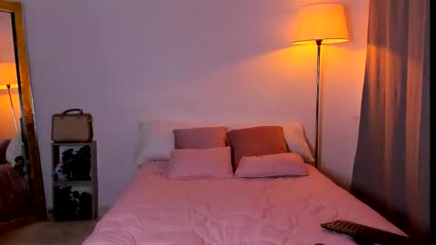 Here is Londonn  Thank you for being part of this day I wish you an excellent rest. online show from December 16, 3:46 am