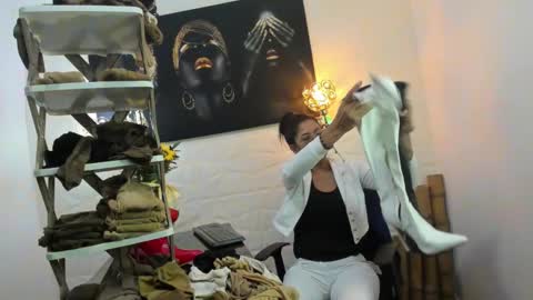 Snapshot of miss_lucero1 chatting on February 19, 4:55 am lucero online show from February 19, 4:55 am