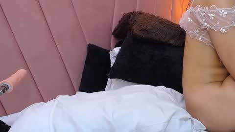 mia online show from December 13, 7:53 pm