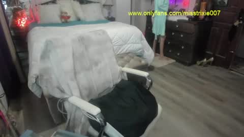 Trixie007 online show from July 28, 6:20 pm