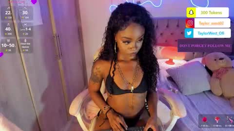 Tay Tay Independent Model   online show from October 7, 6:20 am