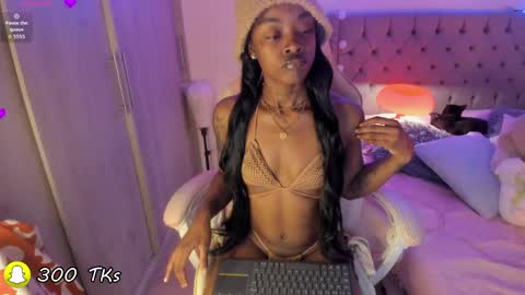 Tay Tay Independent Model   online show from May 5, 7:03 am