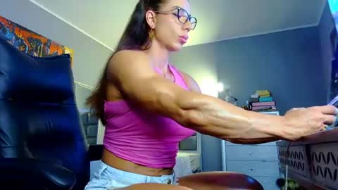 Alesyamuscledoll online show from July 2, 5:40 pm