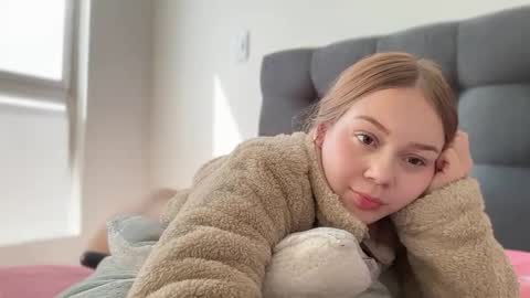 Ameliahs online show from November 19, 3:22 pm