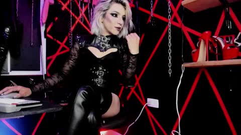 Missdarklady online show from November 16, 3:14 pm