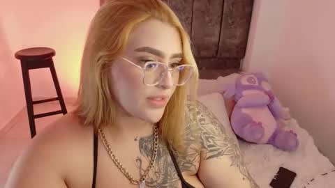 missevans_ online show from March 11, 4:26 am