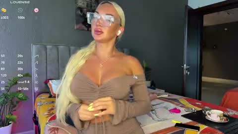 Jess online show from June 22, 3:25 am