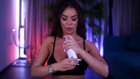 misskiarra online show from March 7, 5:29 am