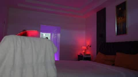 Miss K online show from February 4, 8:06 pm