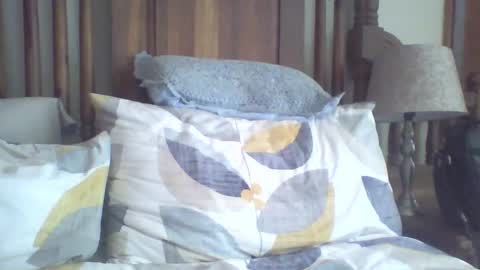 Snapshot of missmeandre chatting on December 18, 7:47 am 4bdn couple online show from December 18, 7:47 am