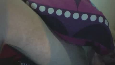 Snapshot of missmeandre chatting on December 15, 8:25 pm 4bdn couple online show from December 15, 8:25 pm