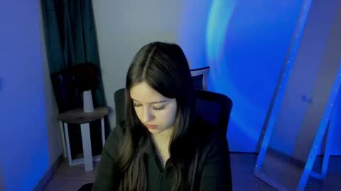 Mia online show from May 11, 4:04 pm