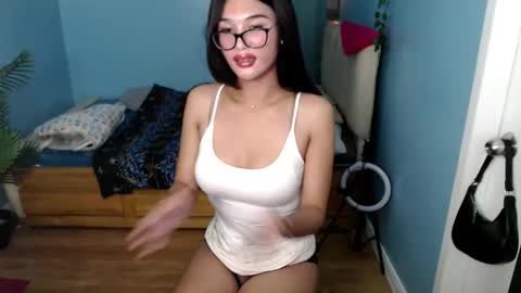 missminervaa online show from October 8, 4:35 pm