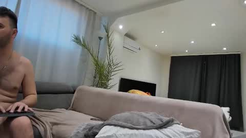 Jennifer  Johnny online show from March 3, 1:07 pm