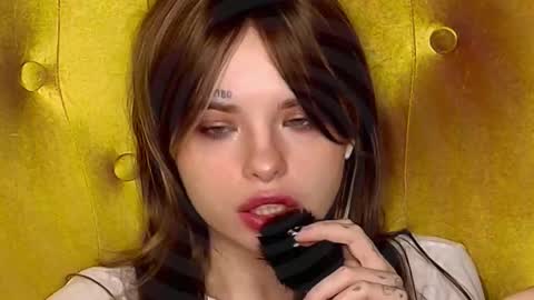 Snapshot of missslola chatting on October 12, 3:15 pm Misss Lola Angel online show from October 12, 3:15 pm