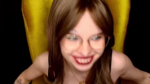 Snapshot of missslola chatting on October 11, 3:05 pm Misss Lola Angel online show from October 11, 3:05 pm