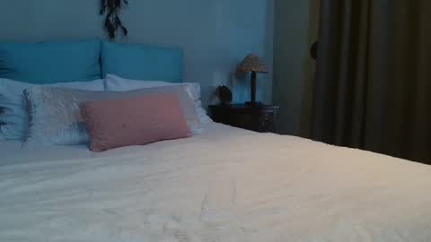 Snapshot of missxmonique chatting on September 12, 6:04 am Monique  online show from September 12, 6:04 am