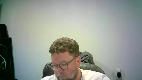 Mr. Happy online show from October 17, 5:33 am