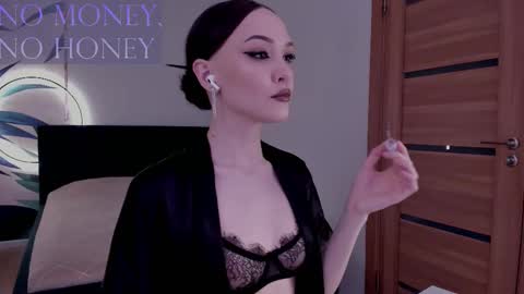 Mistress Mia online show from December 1, 11:30 am