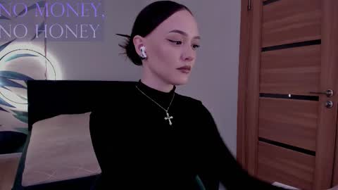 Mistress Mia online show from December 13, 10:49 pm