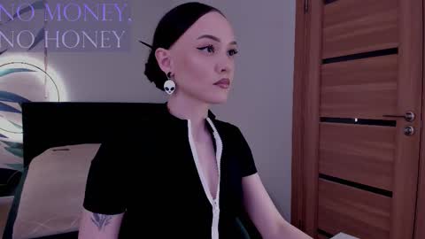 Mistress Mia online show from November 21, 3:37 am