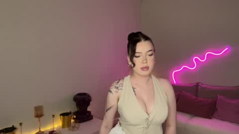 Mia online show from June 14, 12:40 pm