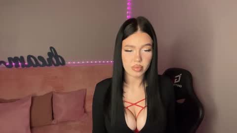 Snapshot of mistress_of_hearts chatting on October 17, 10:03 pm Mia online show from October 17, 10:03 pm